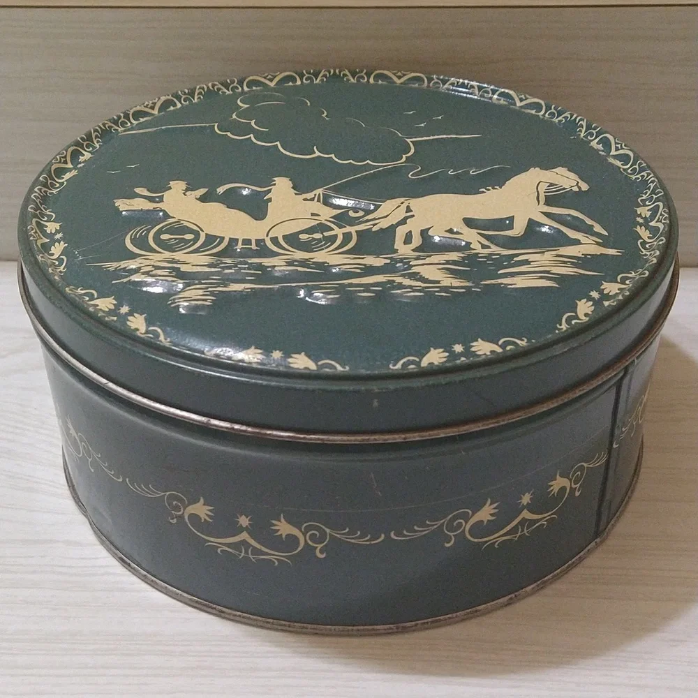 Vintage Shirley Jean Capital Cake Carriage Metal Christmas Fruit Cake Tin